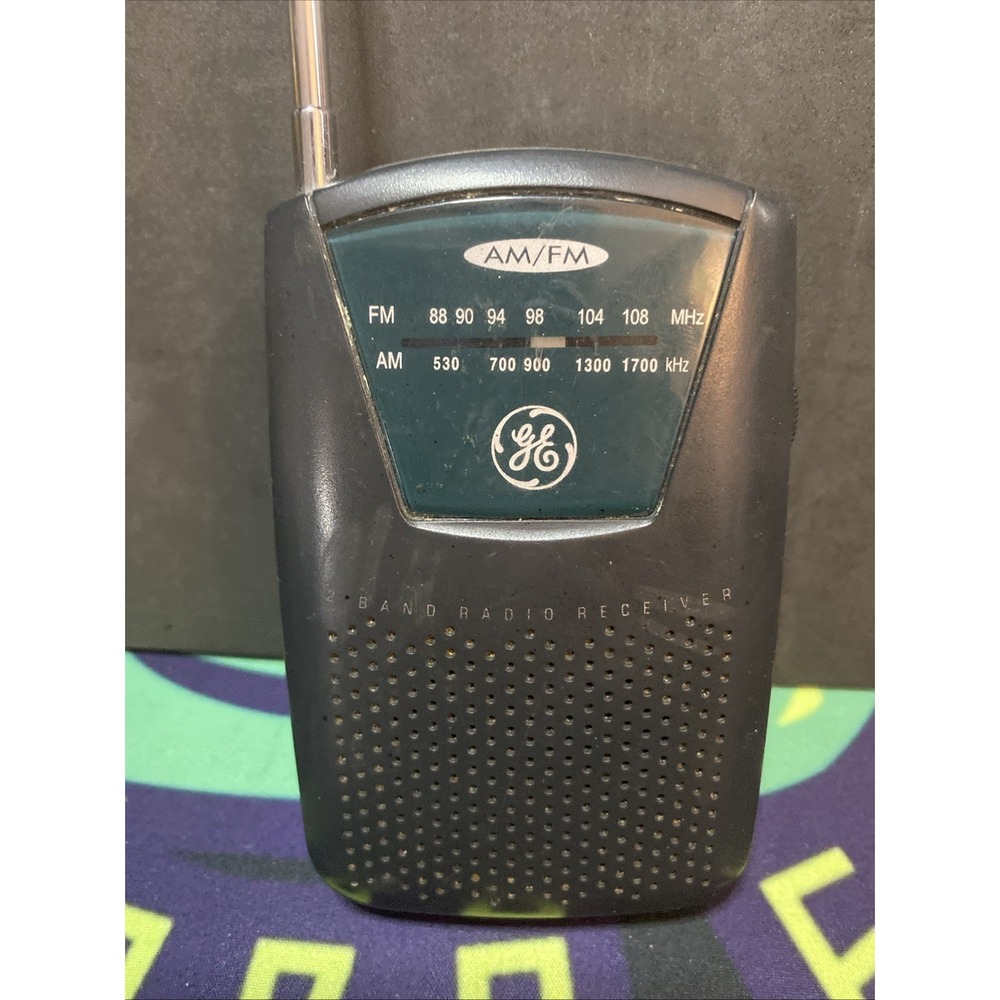 Vintage GE General Electric AM FM RADIO 7-2585A WORKS Antenna Extends C1
